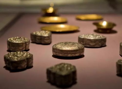 海底寻黄金，他们收获了三五吨金银制品
